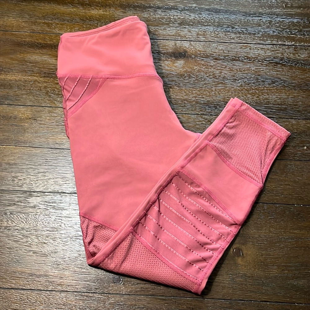 Born Primitive women’s size Large leggings